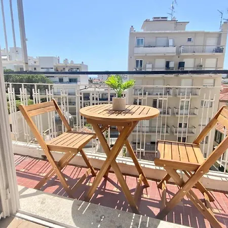 à 100 M De La Avec Clim Et Balcon